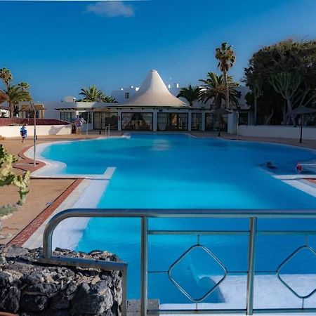 Pequeno Bungalow Firt Line Of The Sea Costa Teguise Exteriör bild