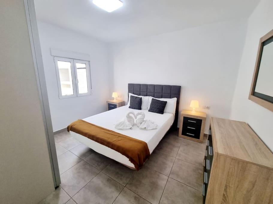 Pequeno Bungalow Firt Line Of The Sea Costa Teguise Exteriör bild