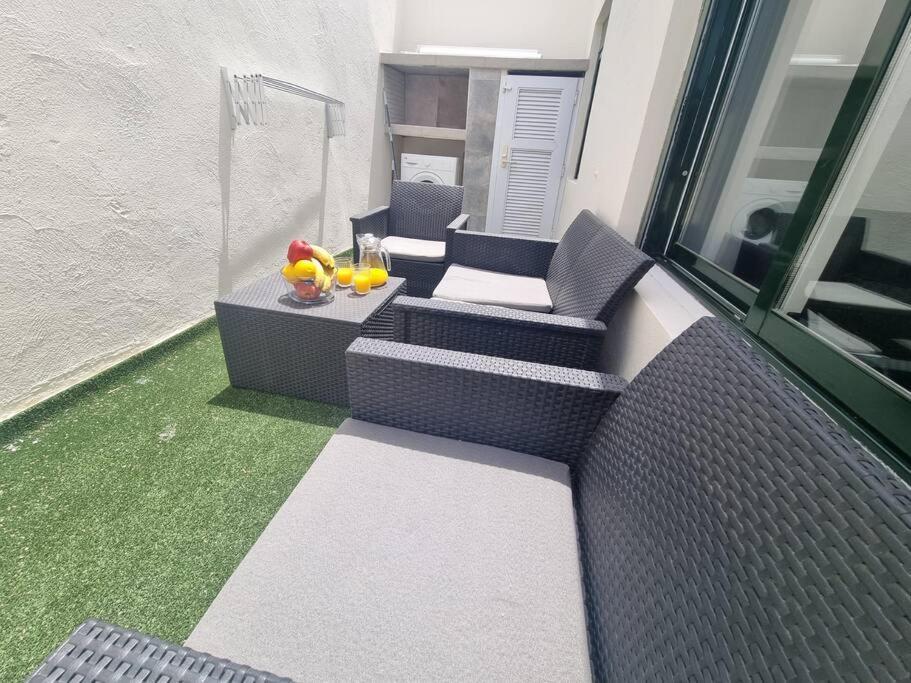 Pequeno Bungalow Firt Line Of The Sea Costa Teguise Exteriör bild