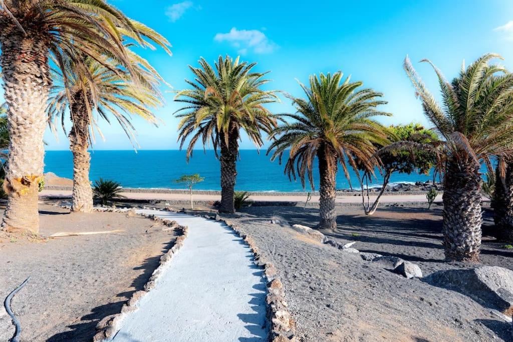 Pequeno Bungalow Firt Line Of The Sea Costa Teguise Exteriör bild