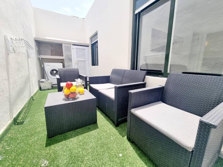 Pequeno Bungalow Firt Line Of The Sea Costa Teguise Exteriör bild